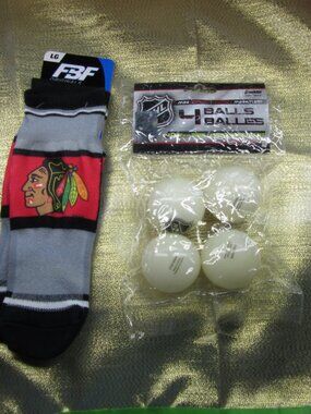 Chicago Blackhawks (Large) with (4) NHL Glow in the dark balls. NEW